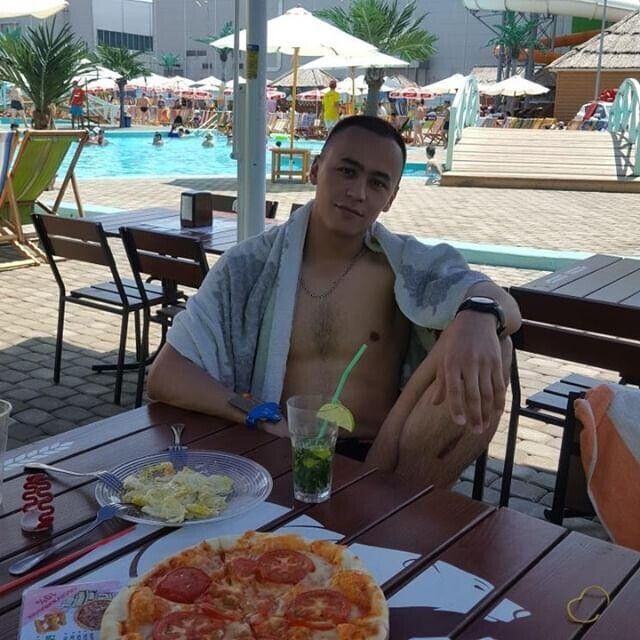  20495563  Nursultan, 31 ,    