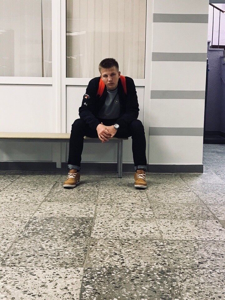  15350993  Maxim, 25 ,    