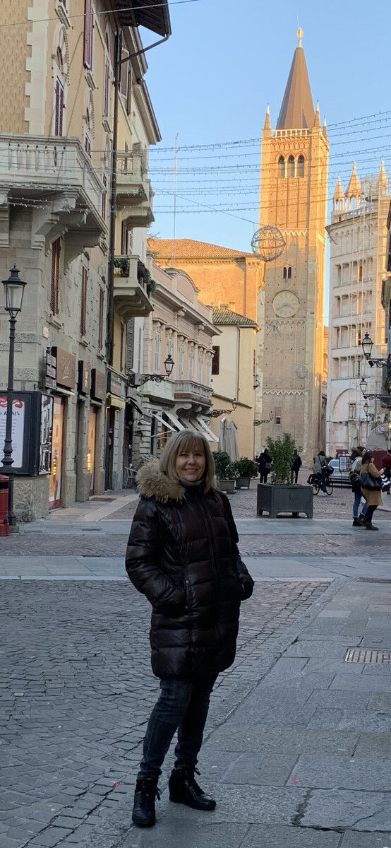  18341563  VALENTINA, 62 ,    