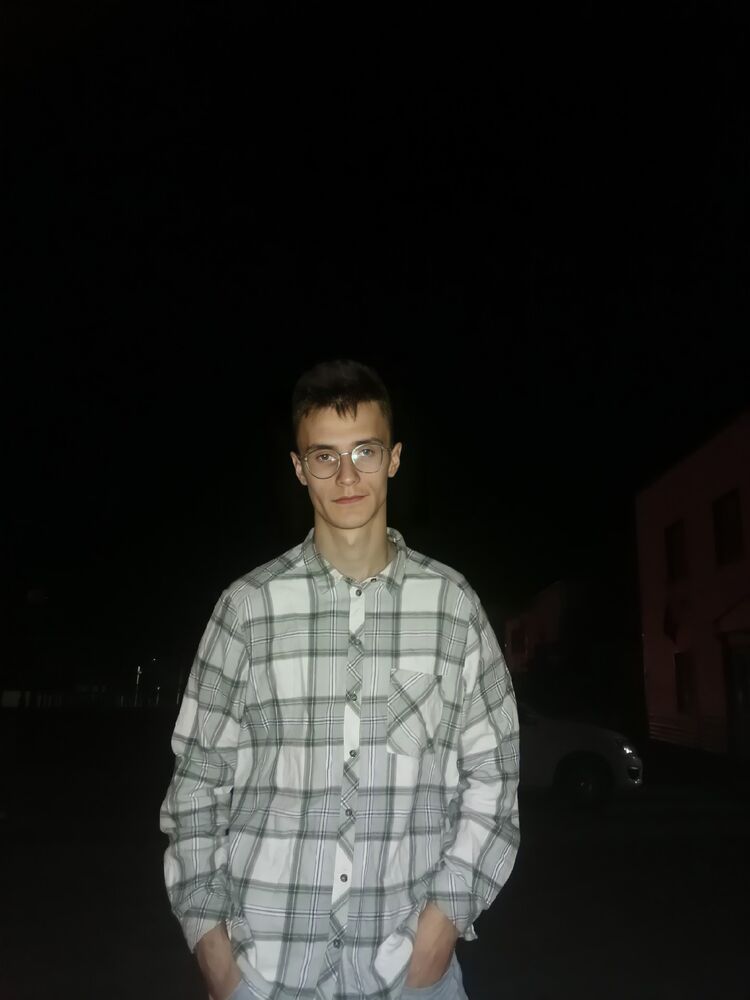  29222273  Daniyar, 22 ,    