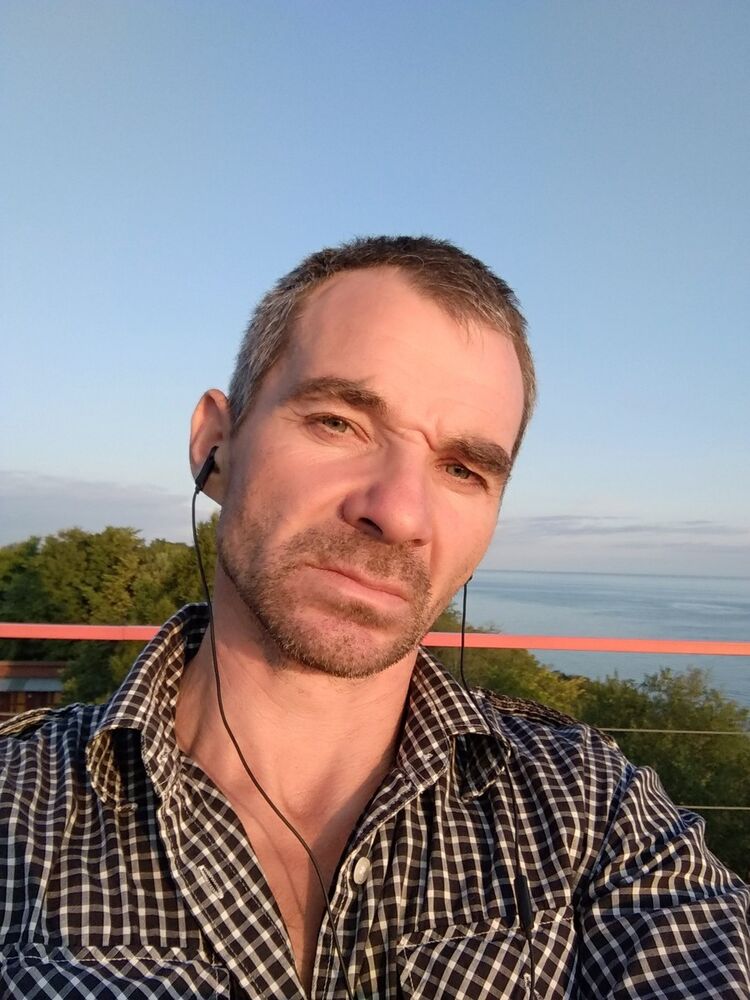 ,   Robert, 48 ,   