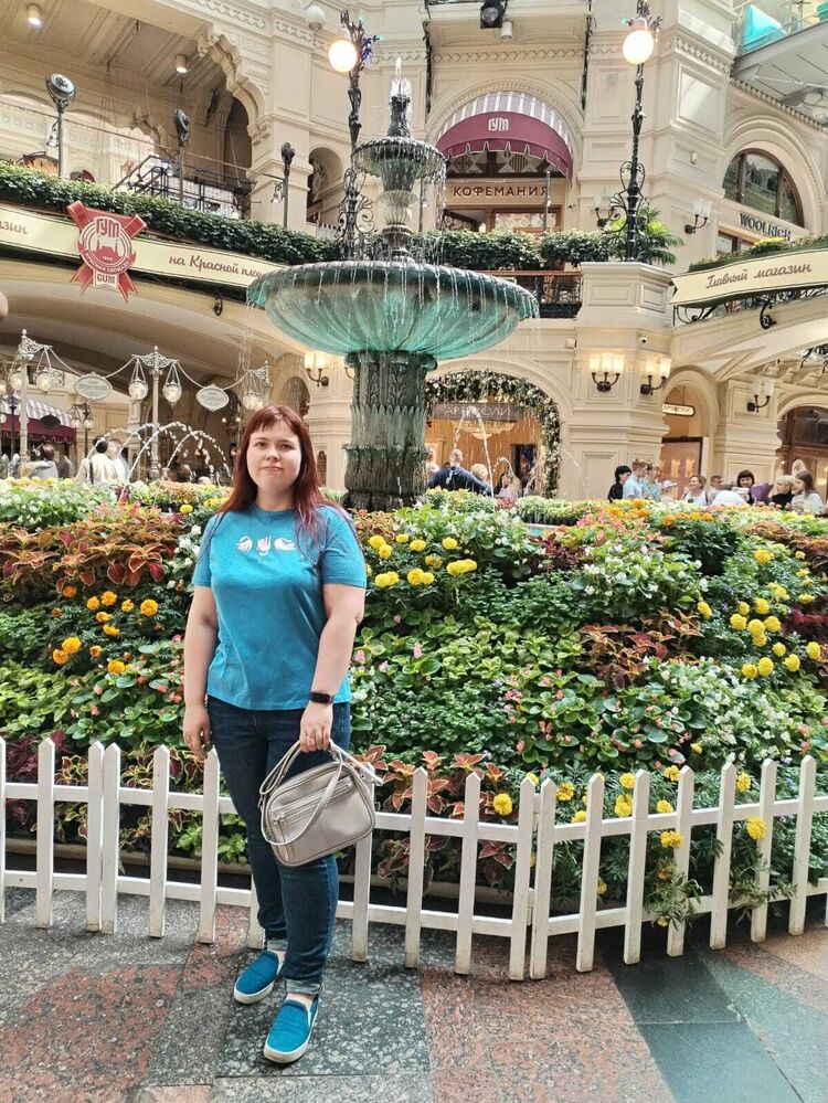  44458733  Anna, 27 ,    