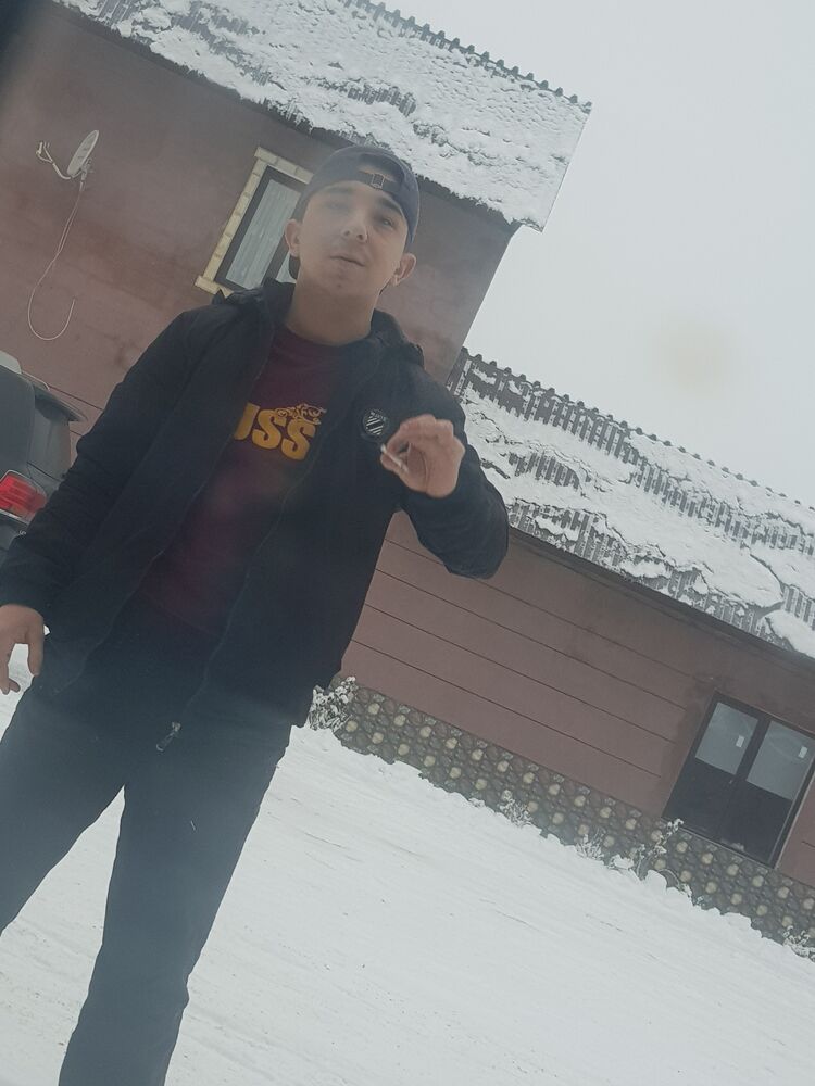  24998213  Ali, 23 ,    