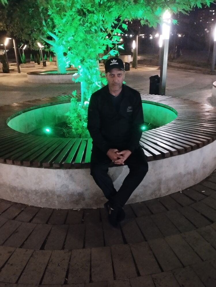  ,   Armen, 46 ,   c 