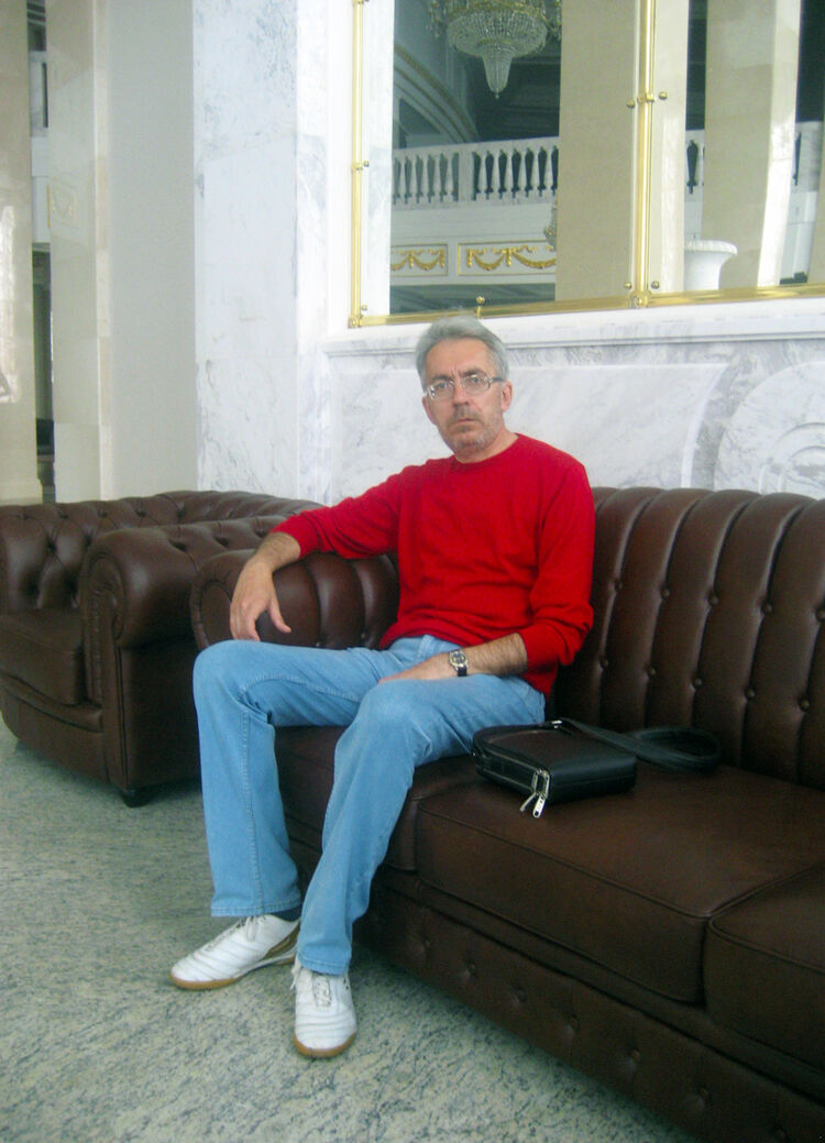  44278863  Sergey, 64 ,    