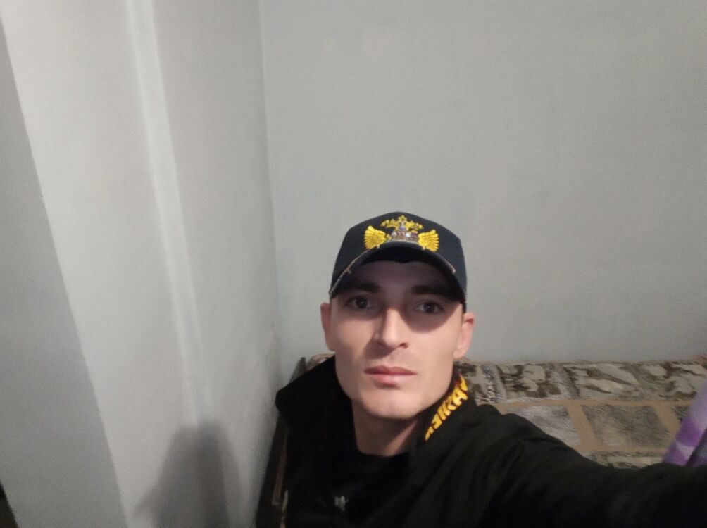  15076273  Rostislav, 37 ,    