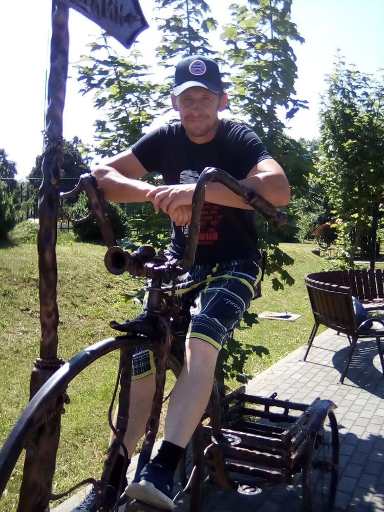  54360553  Evgenii, 44 ,    