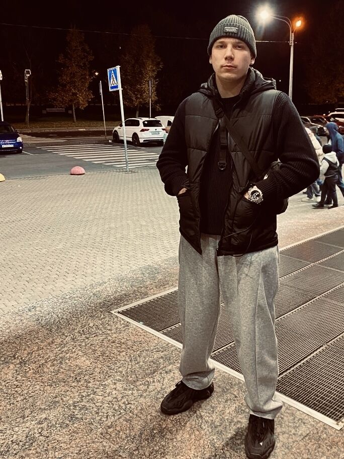  54090423  Ilya, 25 ,    -