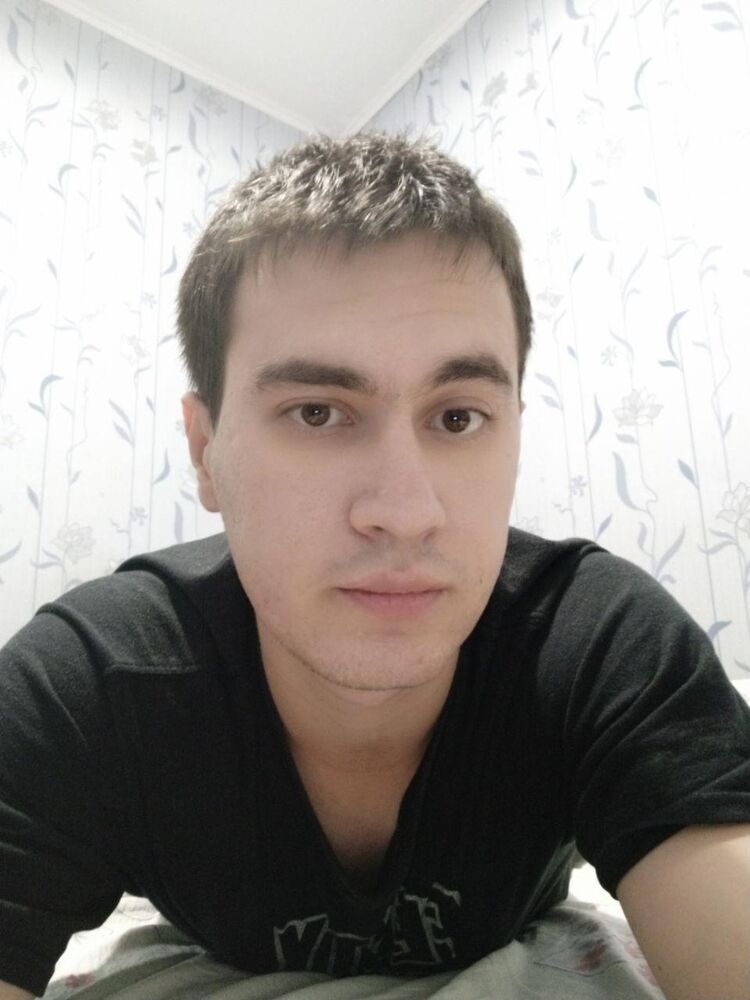 48323273  Artur, 26 ,    