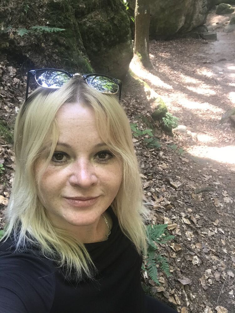  Praha,   Tanya, 35 ,   ,   