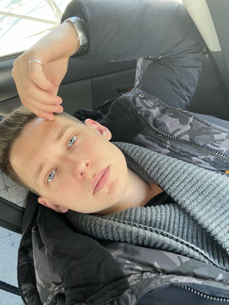  42066413  Vlad, 23 ,    -