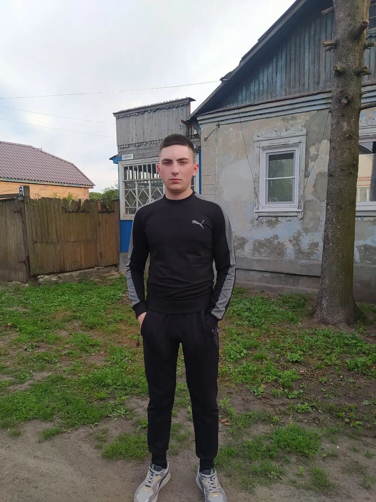  35895643  Dmitry, 22 ,    