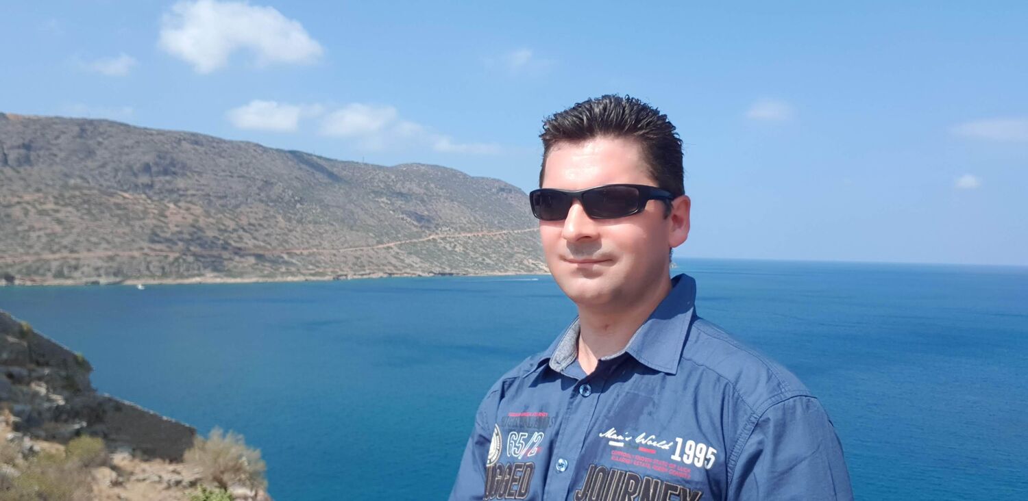  Romain,   , 44 ,   ,   
