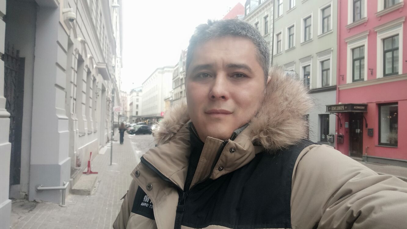  33158273  Jakhangir, 45 ,    