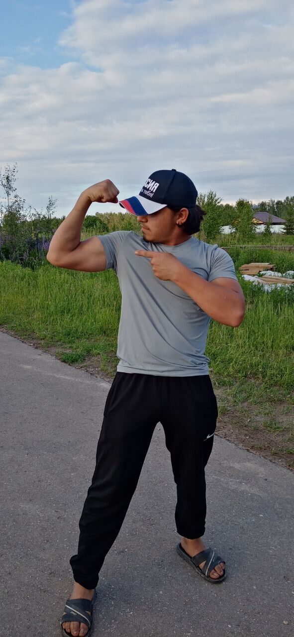  43828063  Surxon, 26 ,     