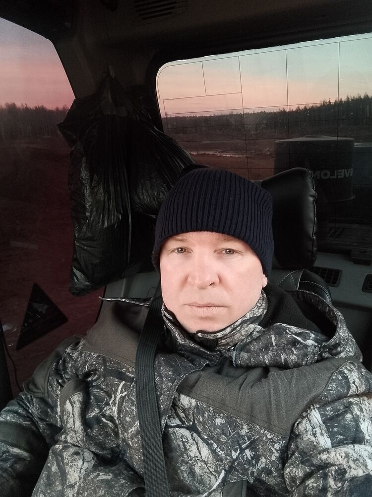  52911813  Viktor, 43 ,    