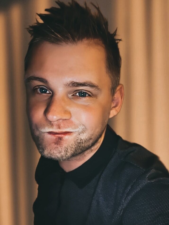  41875593  Pavel, 34 ,    