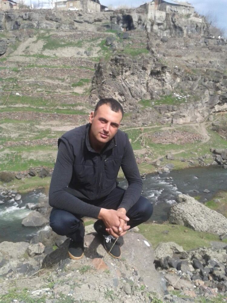  10184123  Vardan, 35 ,    
