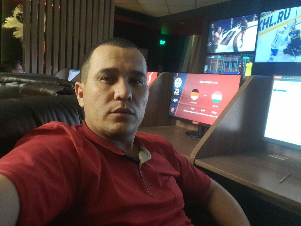  45544323  Bobomurod, 37 ,    