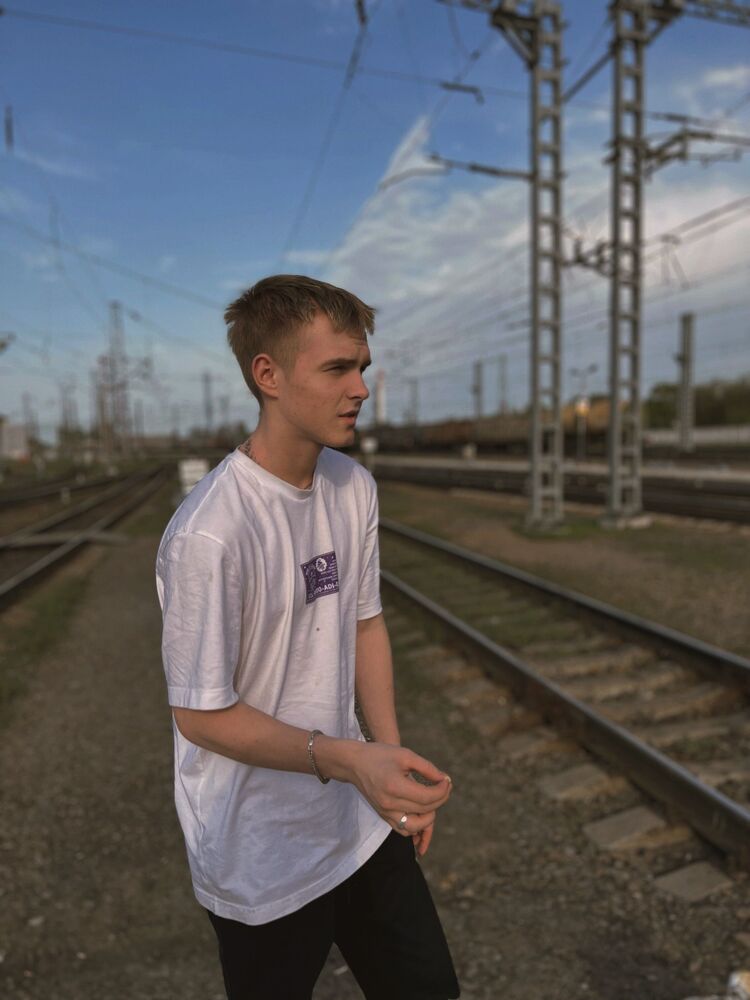  26253053  Roman, 23 ,    