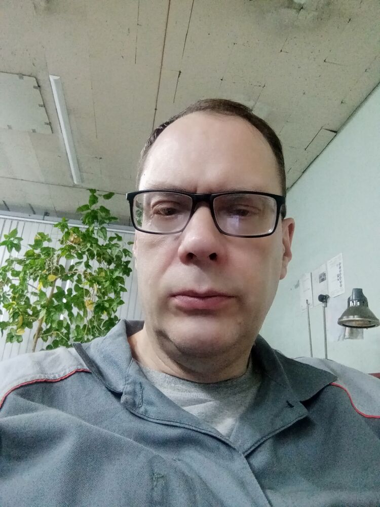  46942993  , 51 ,    