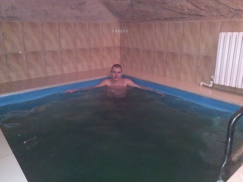  ,   Nikolae, 33 ,   