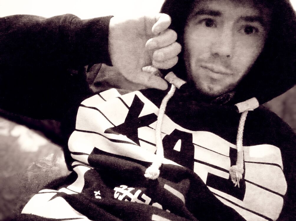  31115603  Alex, 28 ,    