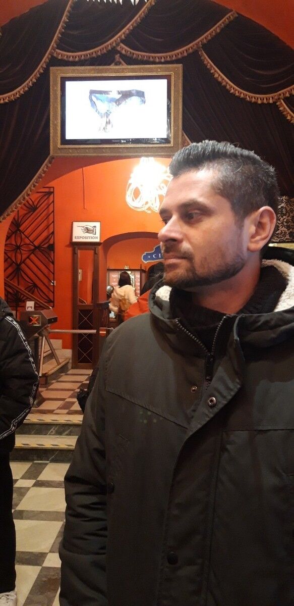  ,   Denis, 36 ,  