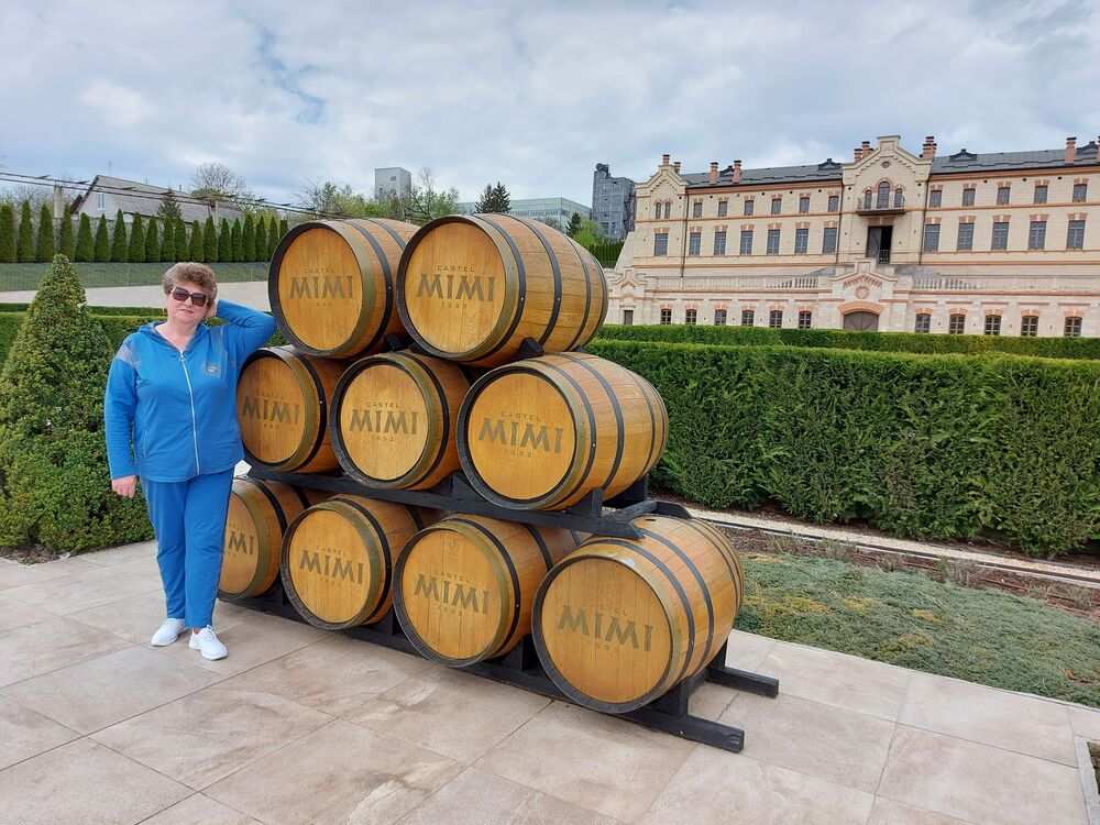  ,   Liudmila, 67 ,   c 