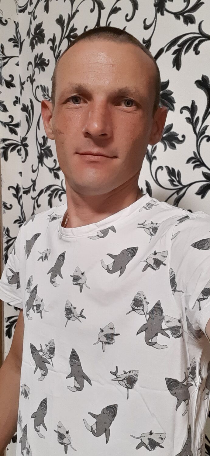  38983193  Artyom, 32 ,    