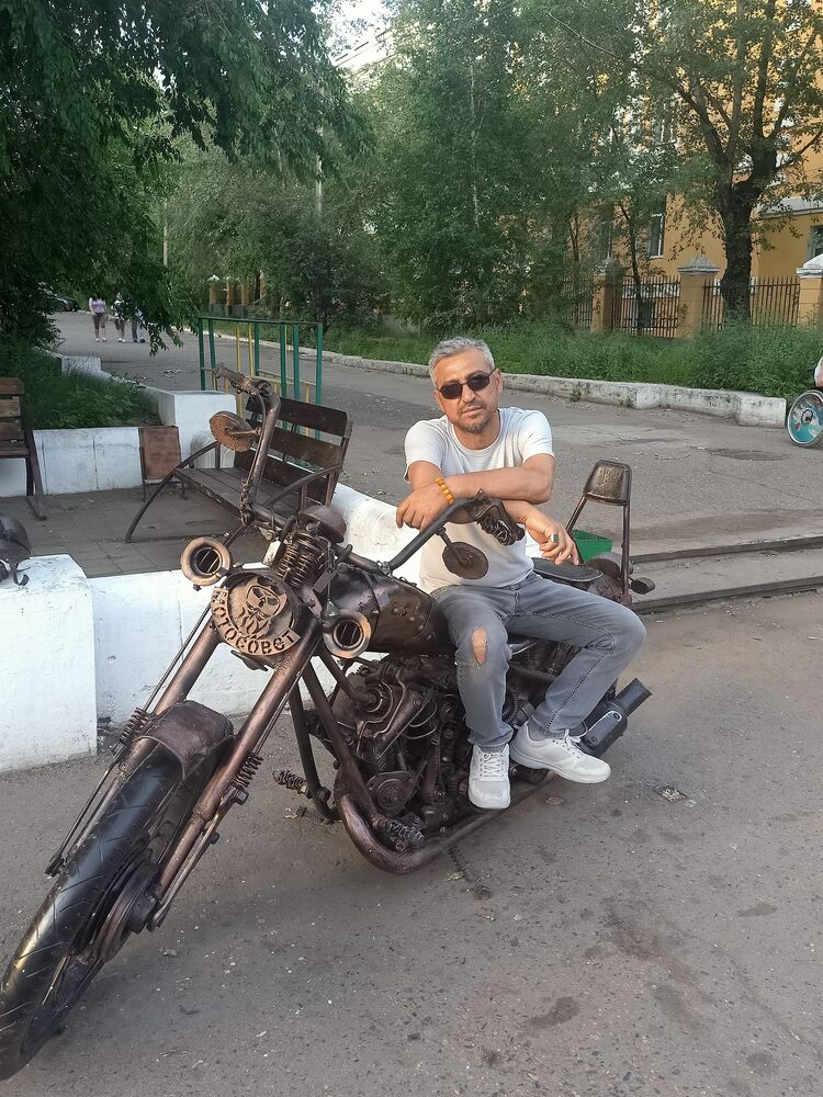  Esenyurt,   Emrah, 42 ,   ,   