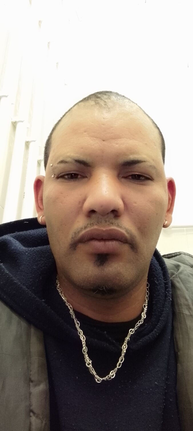  39043213  Alexey Licea, 44 ,    