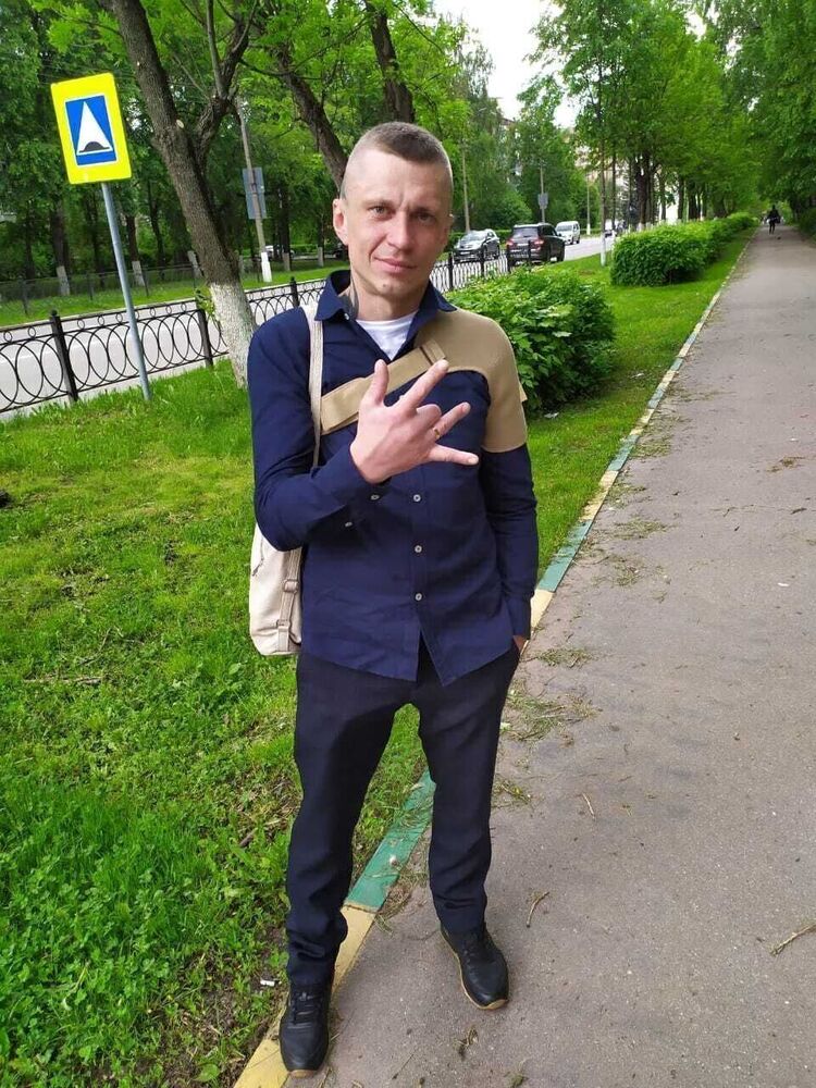  ,   Nik, 41 ,   ,   
