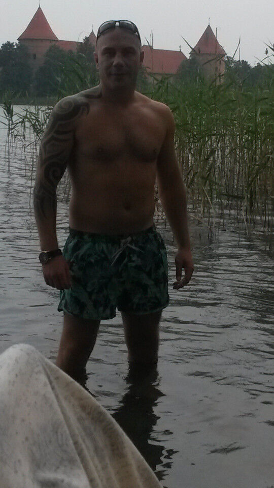  8234493  Eduard, 47 ,    
