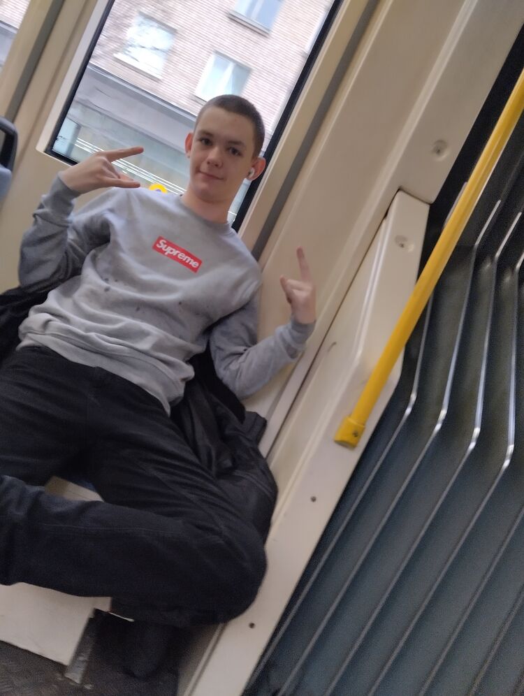  39746843  Alex, 20 ,    -