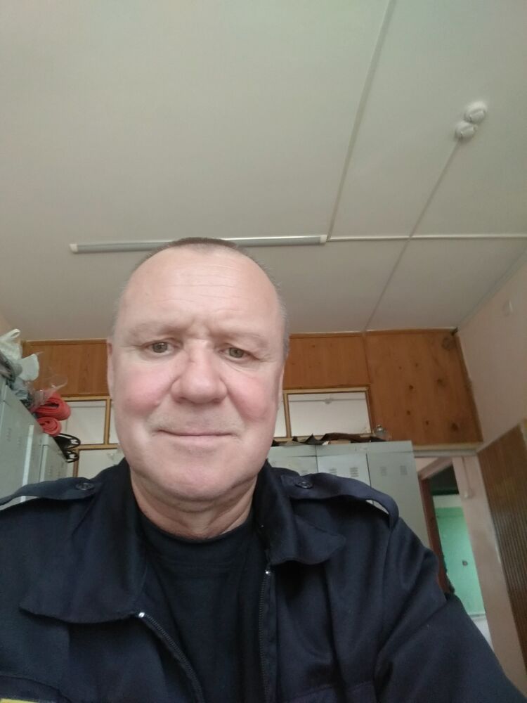  43893133  , 57 ,    