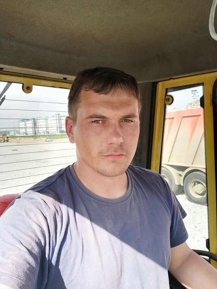  19019133  Ivan, 37 ,    