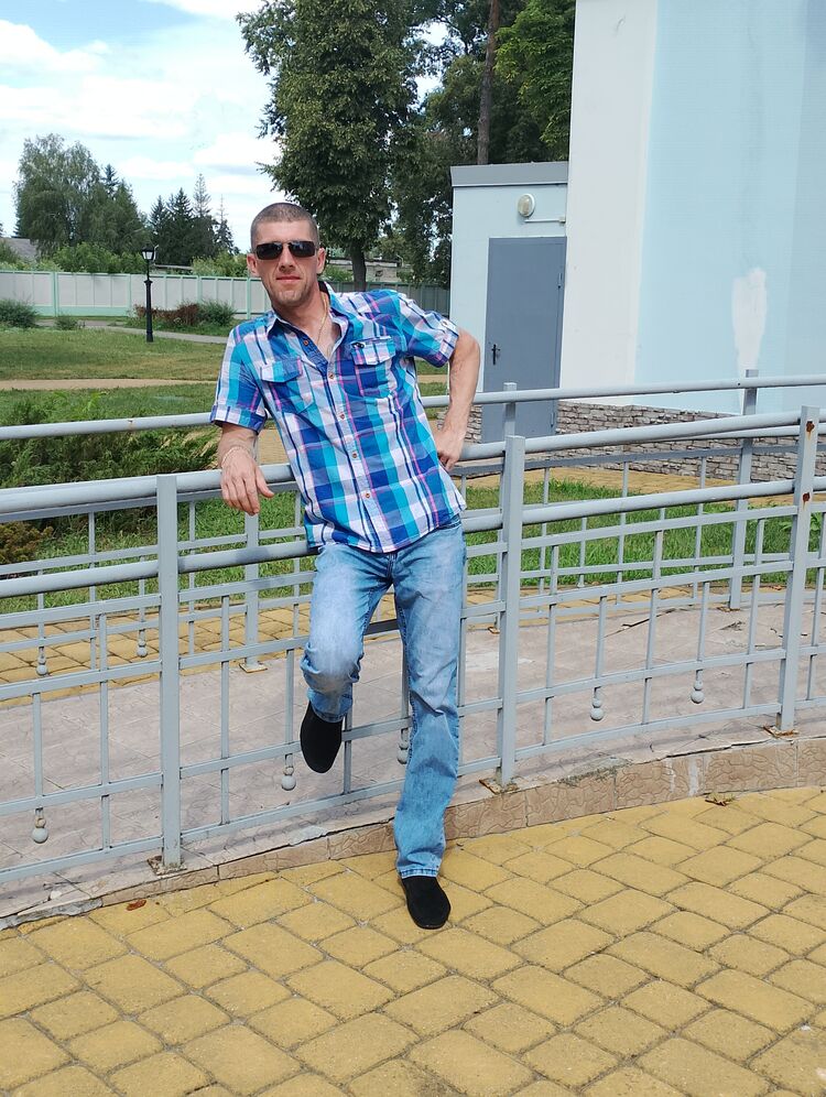  45600613  Den, 36 ,    