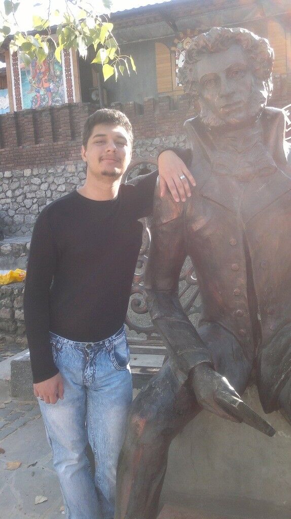  ,   Alex, 36 ,   