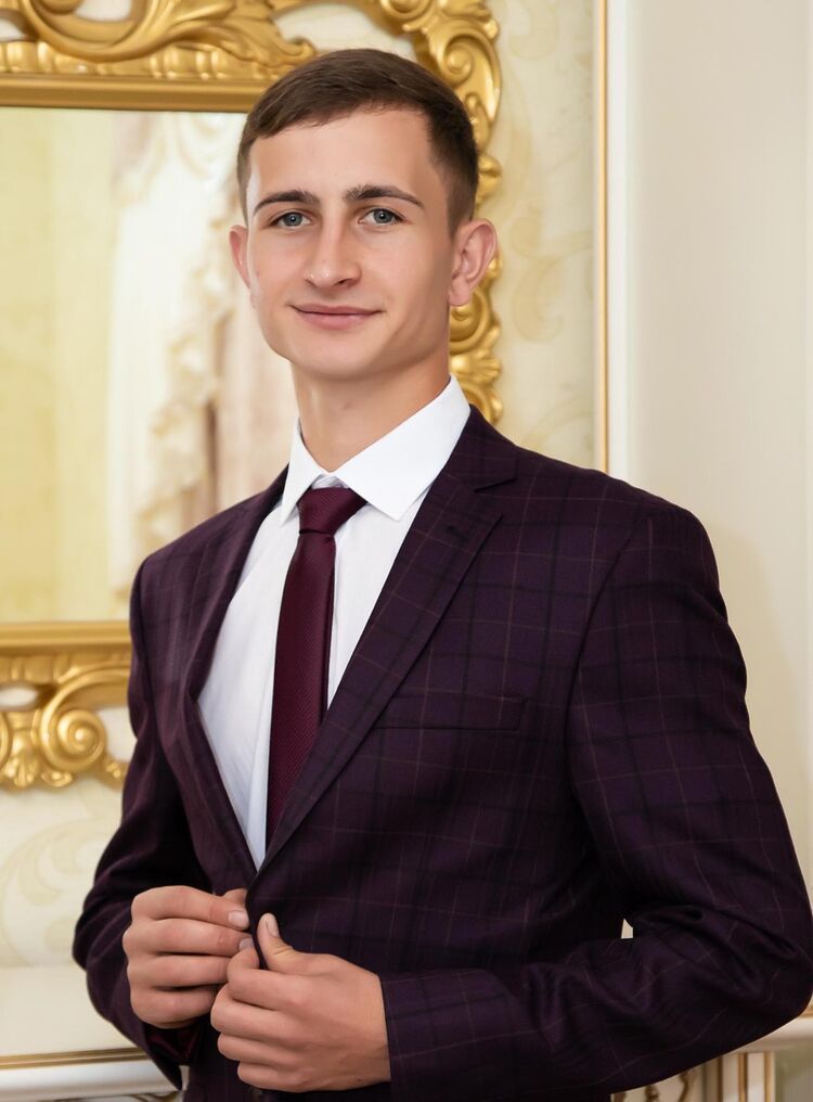  30833833  Iulian, 28 ,    