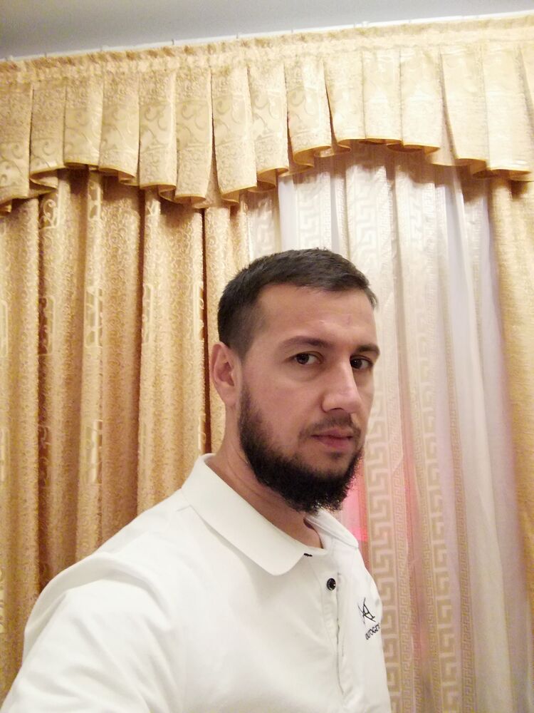  32220973  Akram, 37 ,    