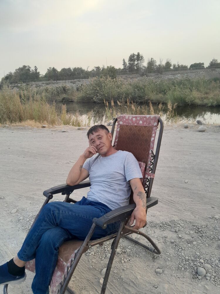  54717813  Artur, 45 ,    