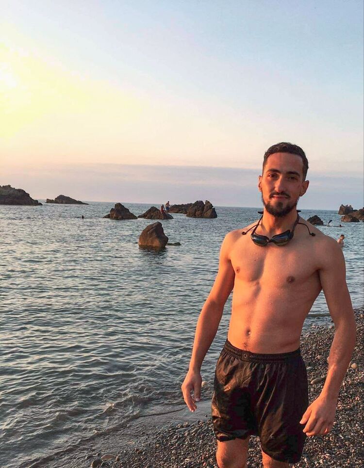 45470673  Nassim, 26 ,    