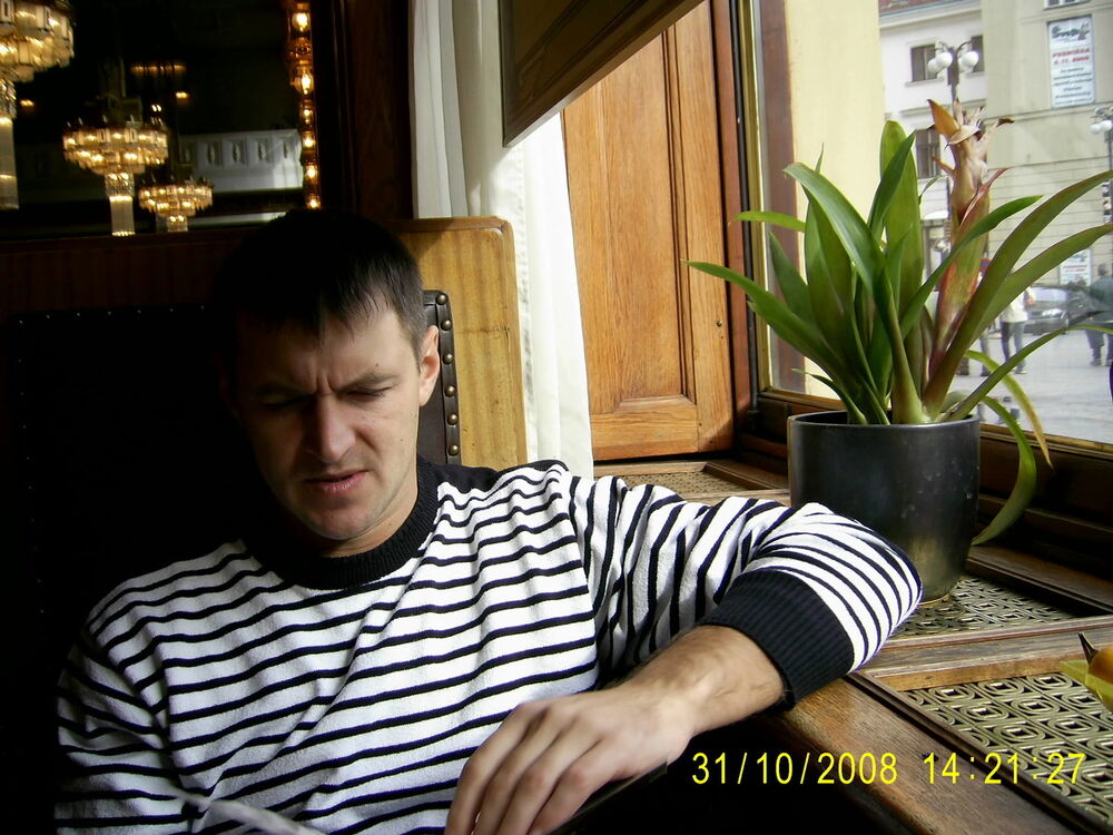  5260083  Denis, 47 ,    