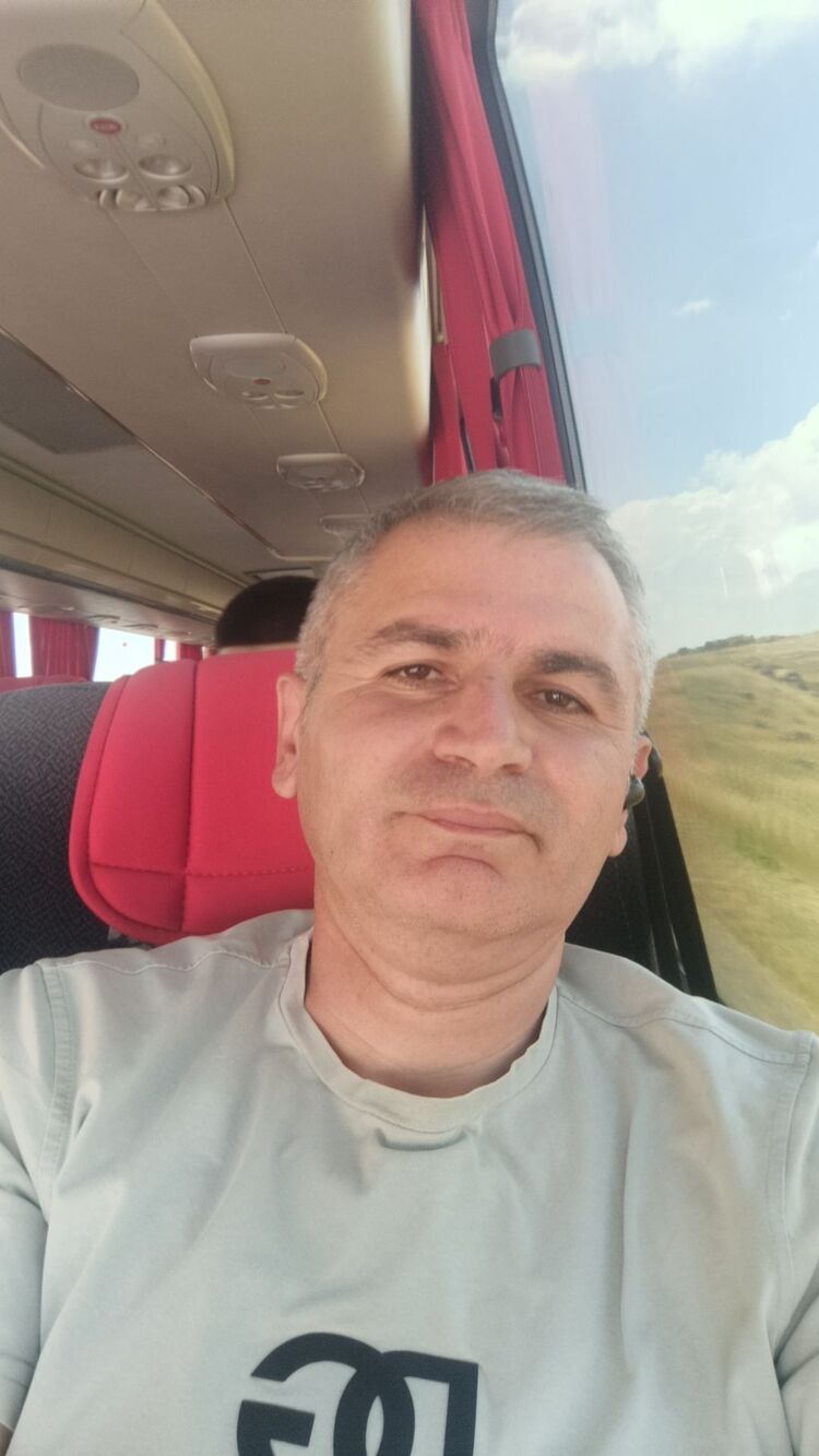  ,   Armen, 45 ,   ,   