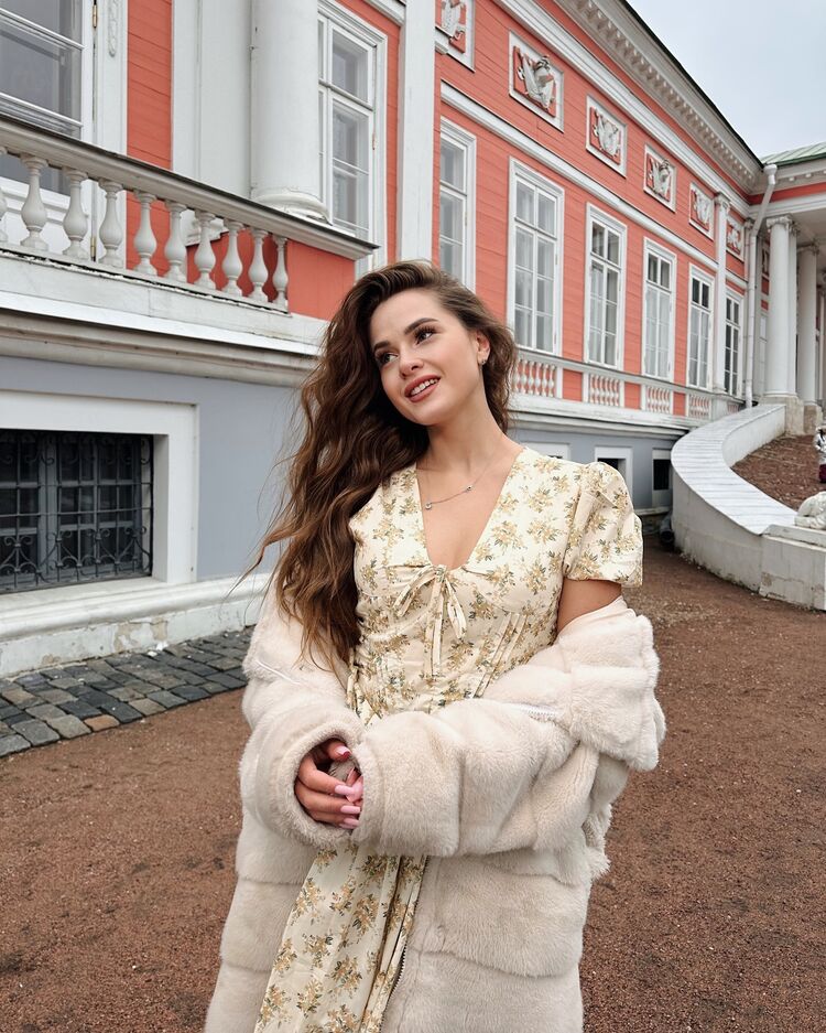  ,   Victoria, 23 ,   ,   