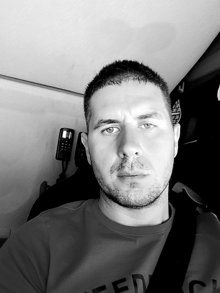  46147293  Ivan, 32 ,    