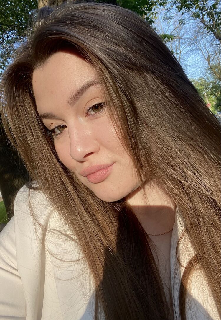 ,   Karina, 22 ,     