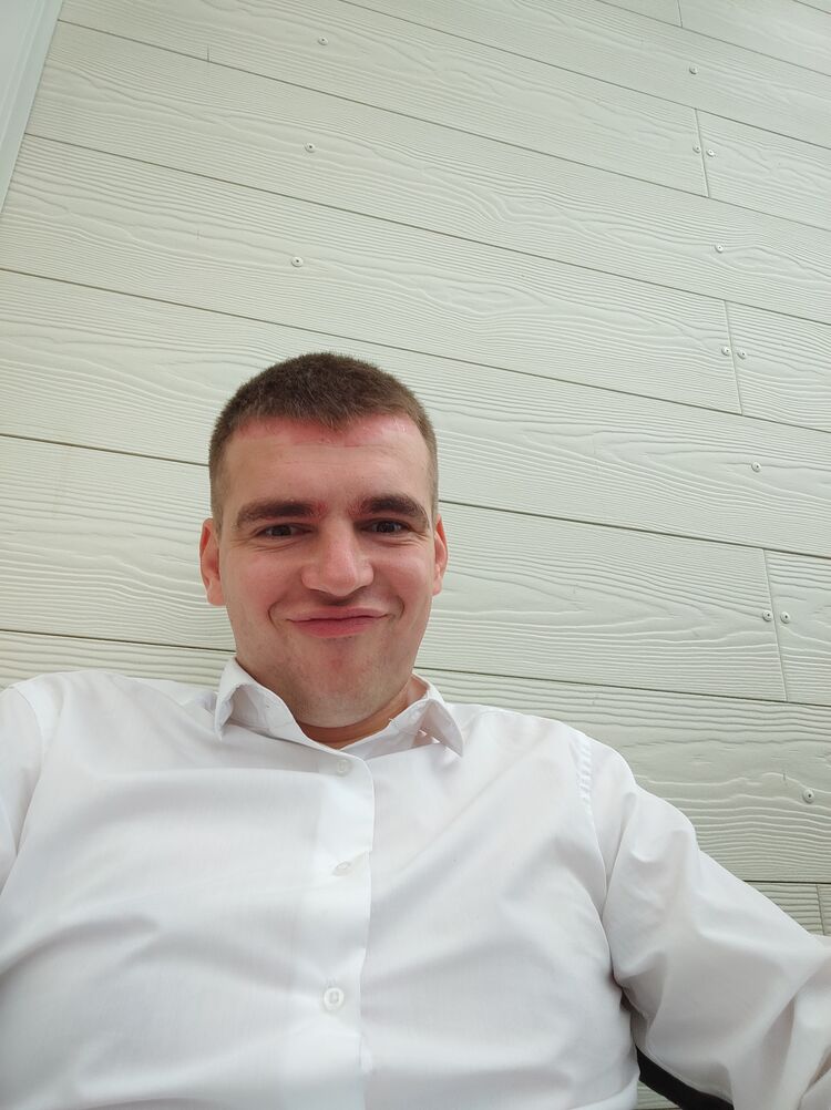  34301773  Denis, 28 ,    