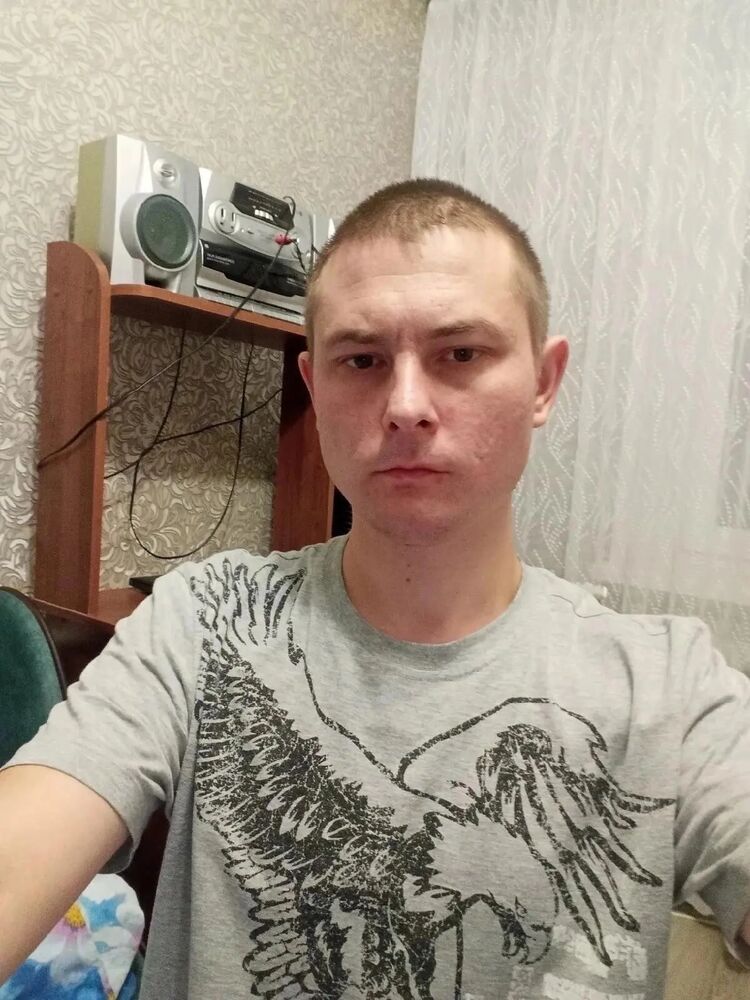  33221923  Mikhail, 31 ,    